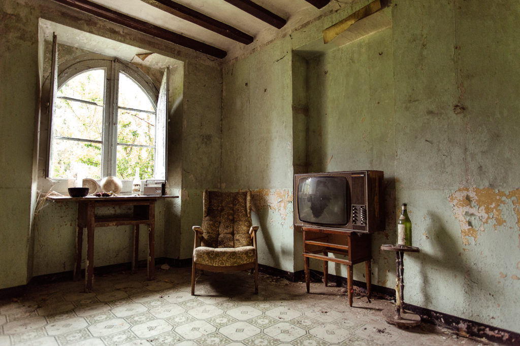 Living,Room,Of,An,Abandoned,House,In,Catalonia