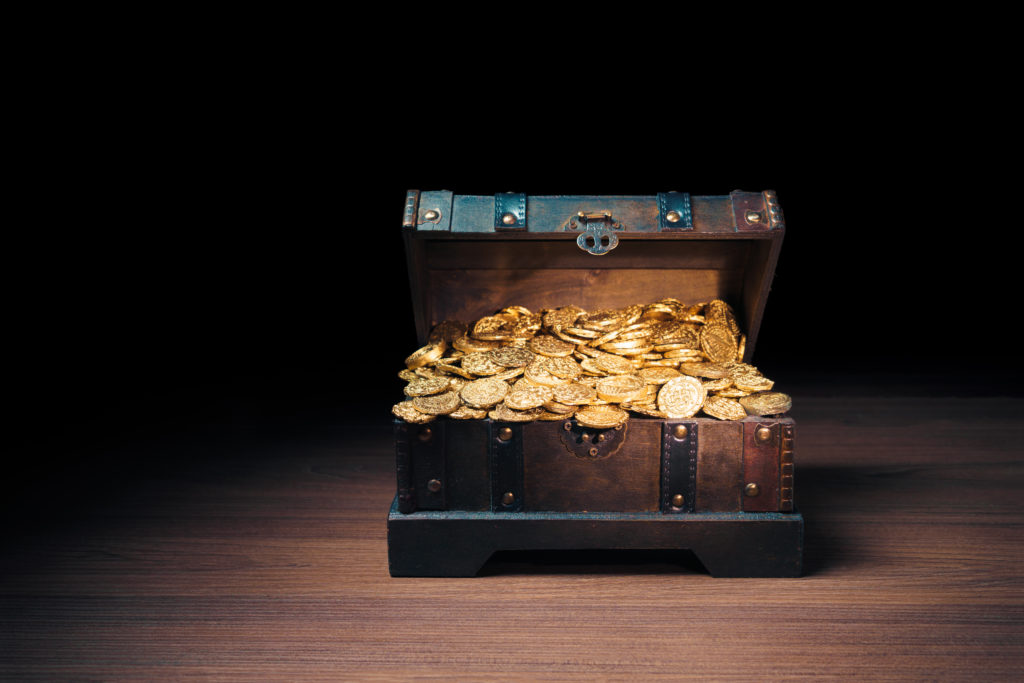 Open,Treasure,Chest,Filled,With,Gold,Coins,/,High,Contrast