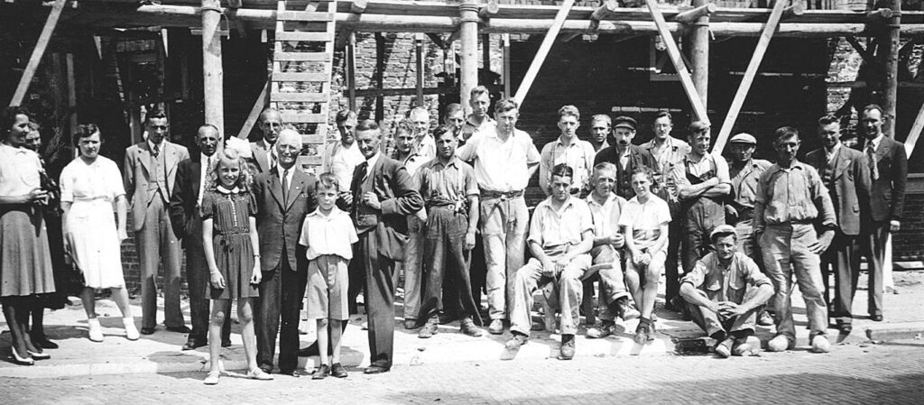 bouw 1941 met familie en werknemers 2021-08-06-0001