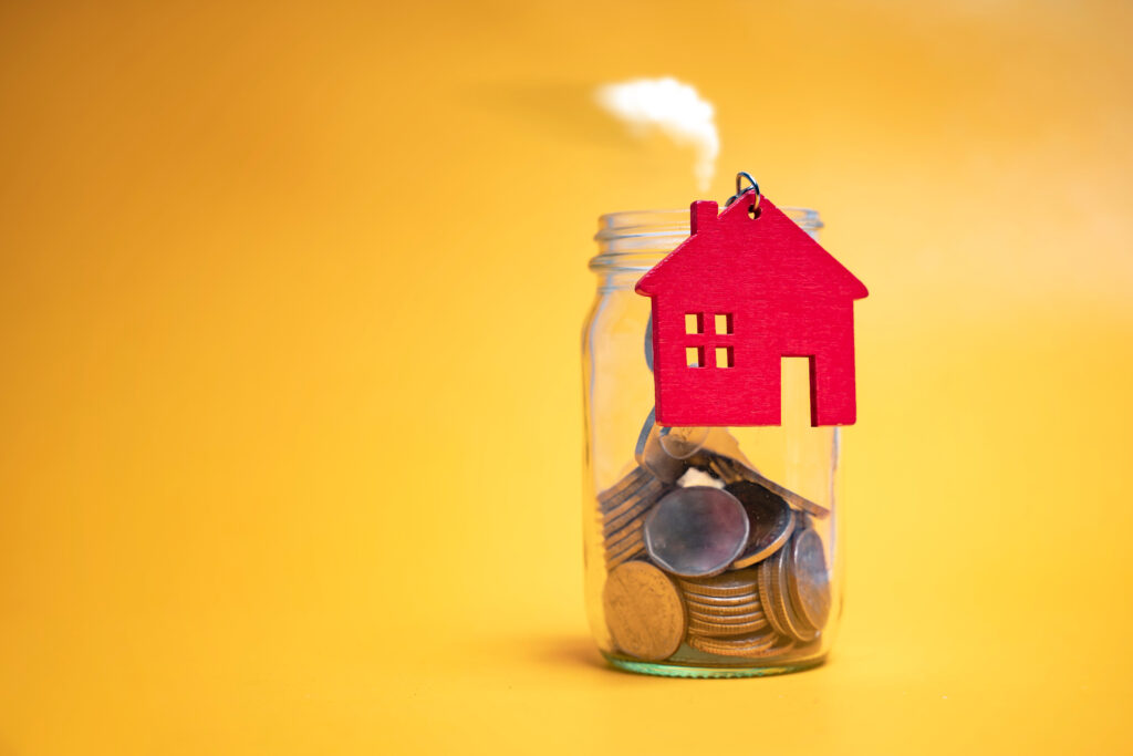 Mockup,Of,Glass,Jar,With,Money,Coin,Inside,And,Key