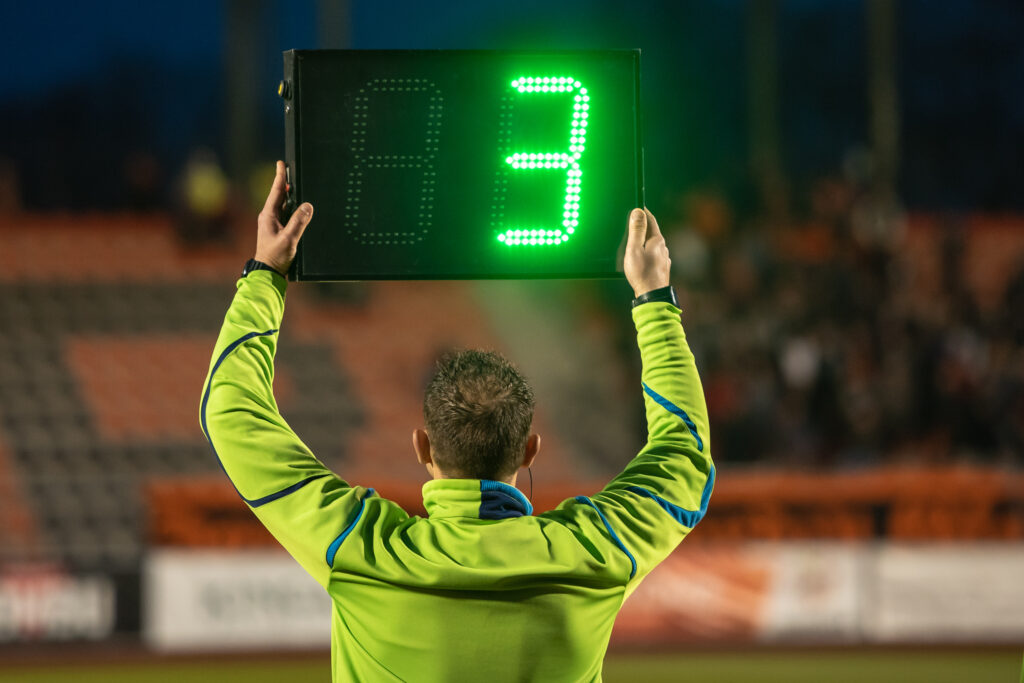 Technical,Referee,Shows,3,Minutes,Added,Time,During,The,Football