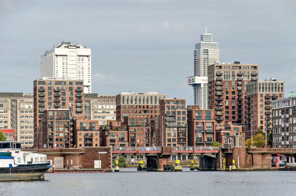 Rotterdam,,The,Netherlands,,October,3,,2021:,Coolhaven,Harbour,With,A Shutterstock/ Frans Blok